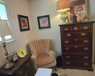 Queen bedroom suite with 4 poster bed, triple dresser, chest of drawers, 2 nightstands, mattress and box springs