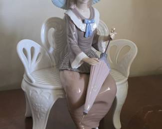 Lladro 1374 "Waiting in the Park" Girl on Bench w Hat & Umbrella
