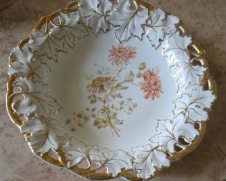 Gold-Trimmed antique bowl with leaf motif  