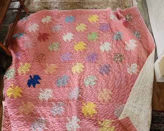 ANTIQUE QUILT HAND MADE