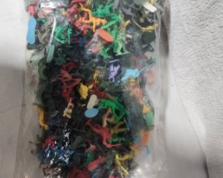 HUGE BAG OF TOY SOLDIERS
