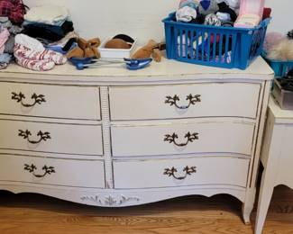 dresser plus matching nightstand