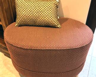 Ottoman, pillows