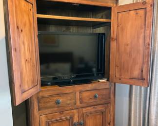 American Country Collection entertainment cabinet