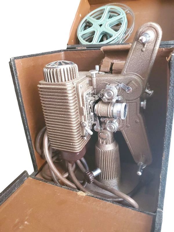 Vintage Revere Model 85 8mm Projector