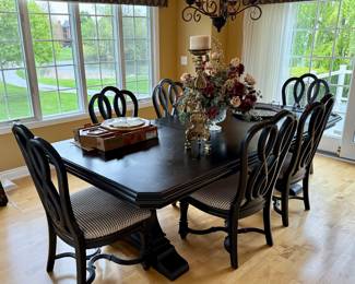 Large and Sturdy Dining Room Table w/ 6 Chairs and a Wide Leaf