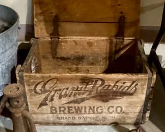 Wooden Grand Rapids Brewing Co. Crate • Vintage Jack • Weight