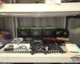4544 18 Xbox and Nintendo Switch Controllers