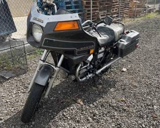 90 1983 Honda GL650 Motorcycle