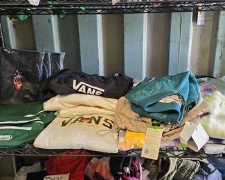 3530 20 Pieces of Clothing and Accessories