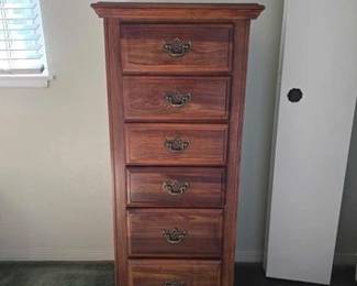 6522 Tall Dresser