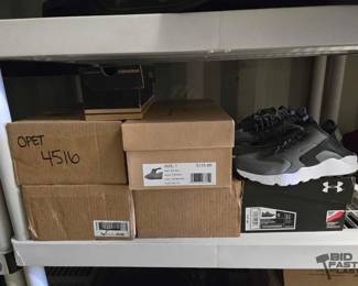 4516 8 Pairs of Shoes