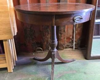 6528 Mersman End Table