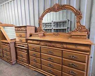 8502 Oakwood Interiors Bedroom Set