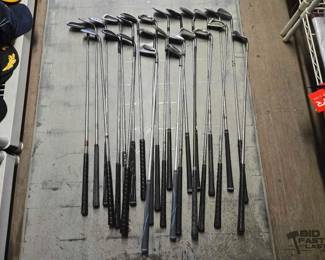 4504 25 Golf Clubs