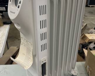 Honeywell Electric Oil Heater on Casters