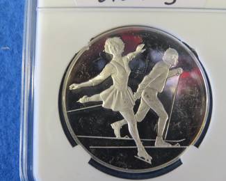 Lot 326. Franklin Mint Postmasters of America 1976 sterling silver round weighing 23.8 grams