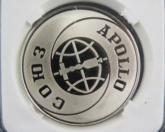 Lot 52. Franklin Mint Apollo-Soyuz sterling silver round weighing 20.1 grams