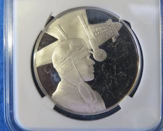 Lot 324. Franklin Mint Postmasters of America 1977 sterling silver round weighing 24.5 grams