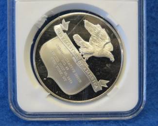 Lot 374. Franklin Mint Postmasters of America 1975 sterling silver round weighing 25.6 grams