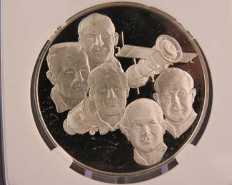 Lot 49. Franklin Mint Postmasters of America 1975 sterling silver round weighing 25.5 grams