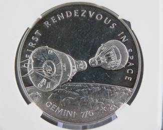 Lot 48. Franklin Mint America In Space 1965 Gemini 6/7 sterling silver round weighing 26.4 grams