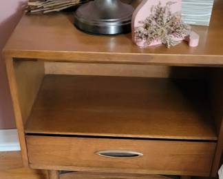 Broyhill end table