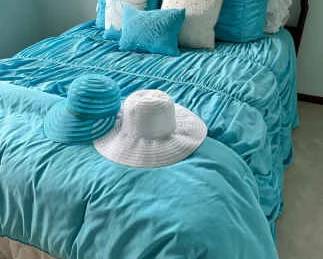 Awesome Aqua Cozy Comforter
