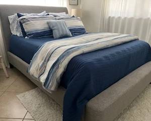 Upholstered Platform Queen bed