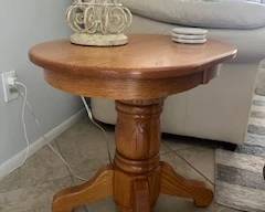 Amish Oak Oval End Table