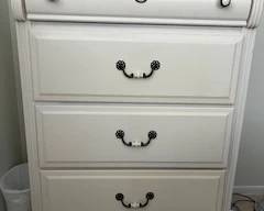 2 chest of drawers