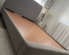 Upholstered Platform Queen bed
