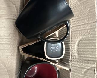 Set of 4 Elite Ceramic Mugs in Black and Red