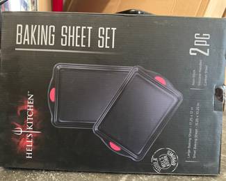 Hell’s Kitchen 2-Piece Baking Sheet Set