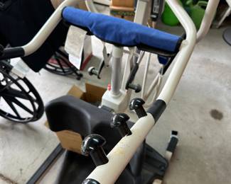 Reliant RPS 350 stand up hydraulic lift : medical