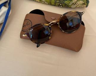Ray Ban glasses, case and cleaning cloth