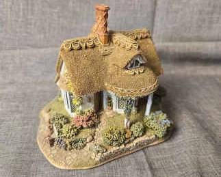 Lilliput Lane Cradle Cottage English Collection