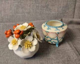 Aynsley White Porcelain Flowers and Red Berries Belleek Shell Jar
