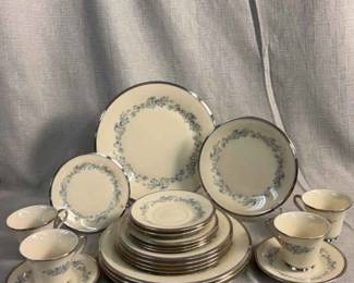 LENOX Dinnerware Set