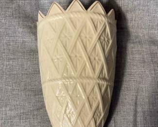 Belleek Tassel Wall Pocket