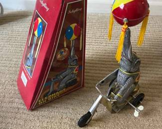 Shylling Elephant Spinner Toy