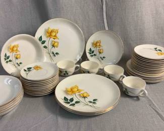 Dinnerware Set With Flower Design