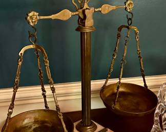 VTG Neoclassic Claw Foot Brass & White Marble Italian Apothecary Balance Scale