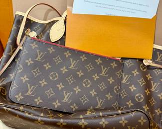 BRAND NEW IN BOX LV NEVER FULL MM