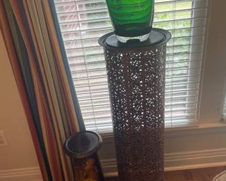 Weller pedestal and art glass Hanker-chief vase