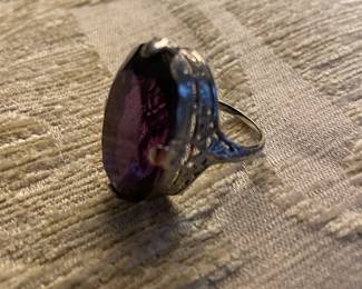 Side view of setting