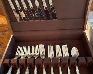 King Edward sterling 8 dinner forks , 8 salad forks , 1 teaspoon, and 7 knives