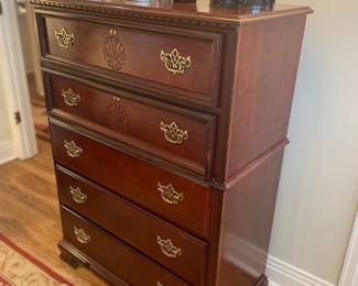 Mahogany chest of drawers