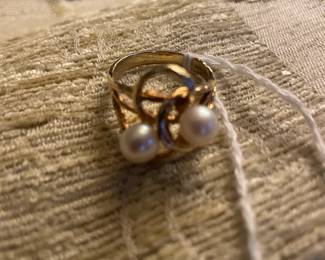Pearl and 14 k gold ring
No jewelry kept on premises till the day of the sale