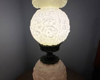 Yellow Fenton Poppy GWTW Lamp - no damage.